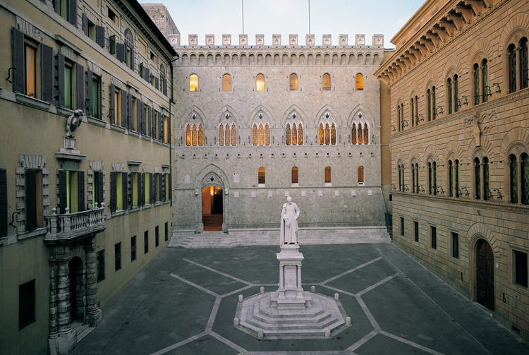 Palác Salimbeni (Palazzo Salimbeni) - Itálie - cestování - dovolená v itálii - panda1709